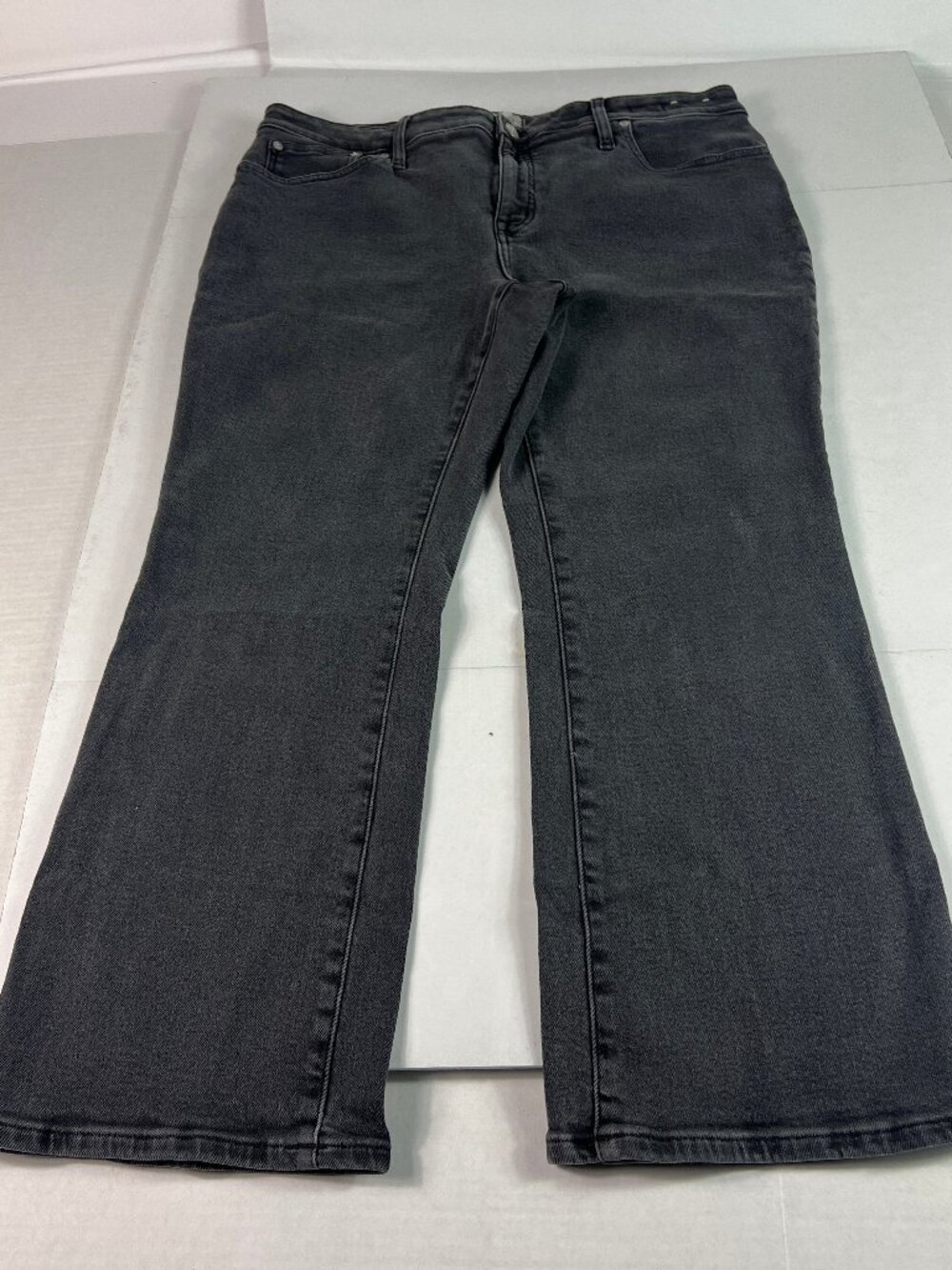 Madewell Jean Women 36x26 High Rise Curvy Kick Out Crop Black Faded Denim Tag 33